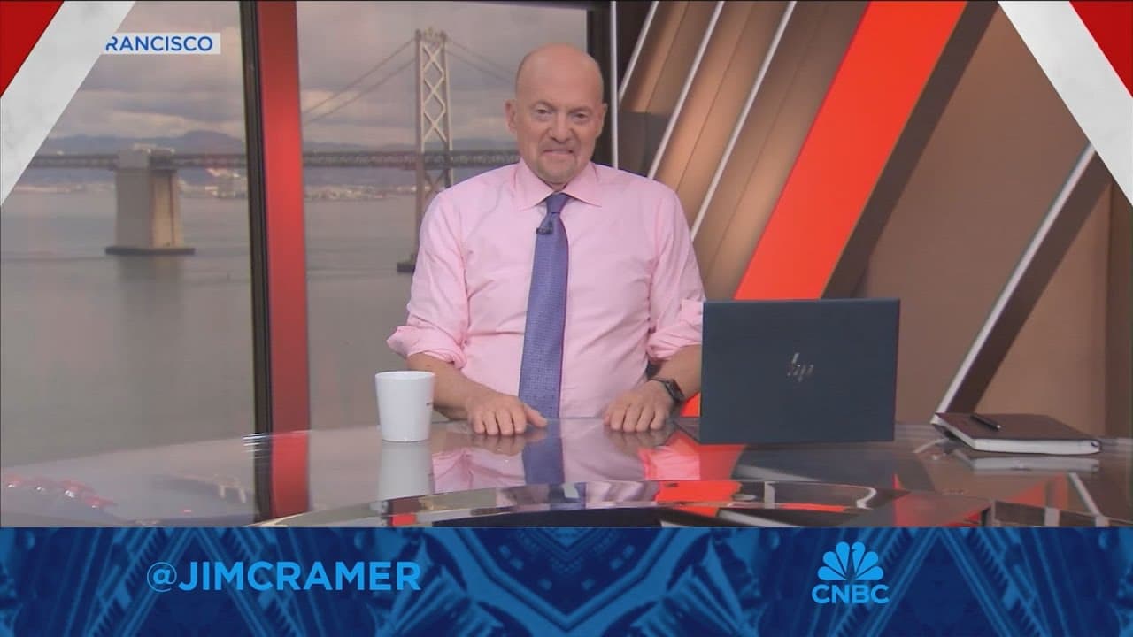It's the cost of the AI buildout that is turning money managers into bears, says Jim Cramer