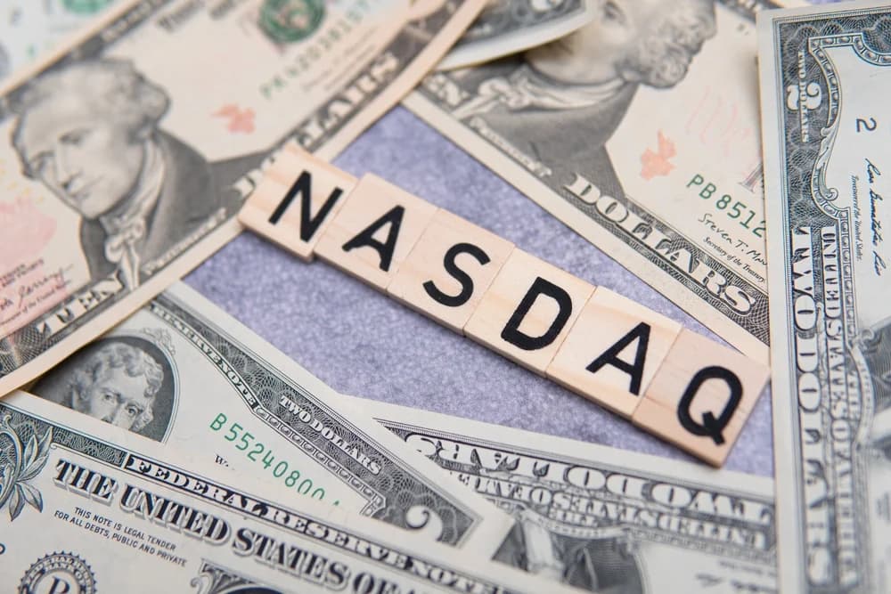 Nasdaq Gains 100 Points; US Consumer Sentiment Falls