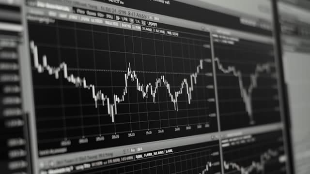 These Four Stocks Flash Strength In Weak Market. One Is A Data Center Play.