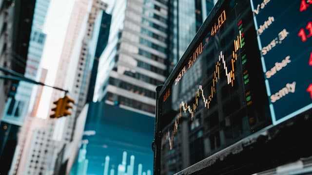 Wall Street rally halts as valuation risks take center stage